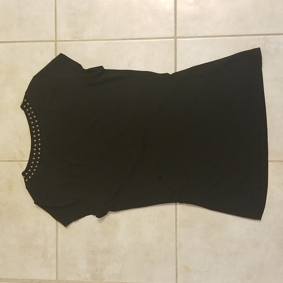 Cute V neck T-shirt with Studded collar - Picture 2 of 2